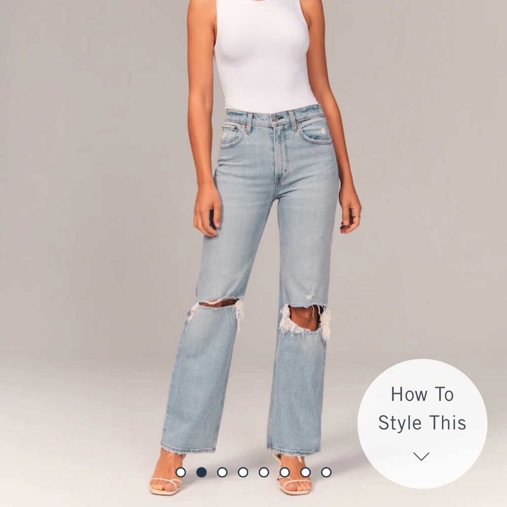 A&F 90s Ultra High Rise Relaxed Jeans Light Wash